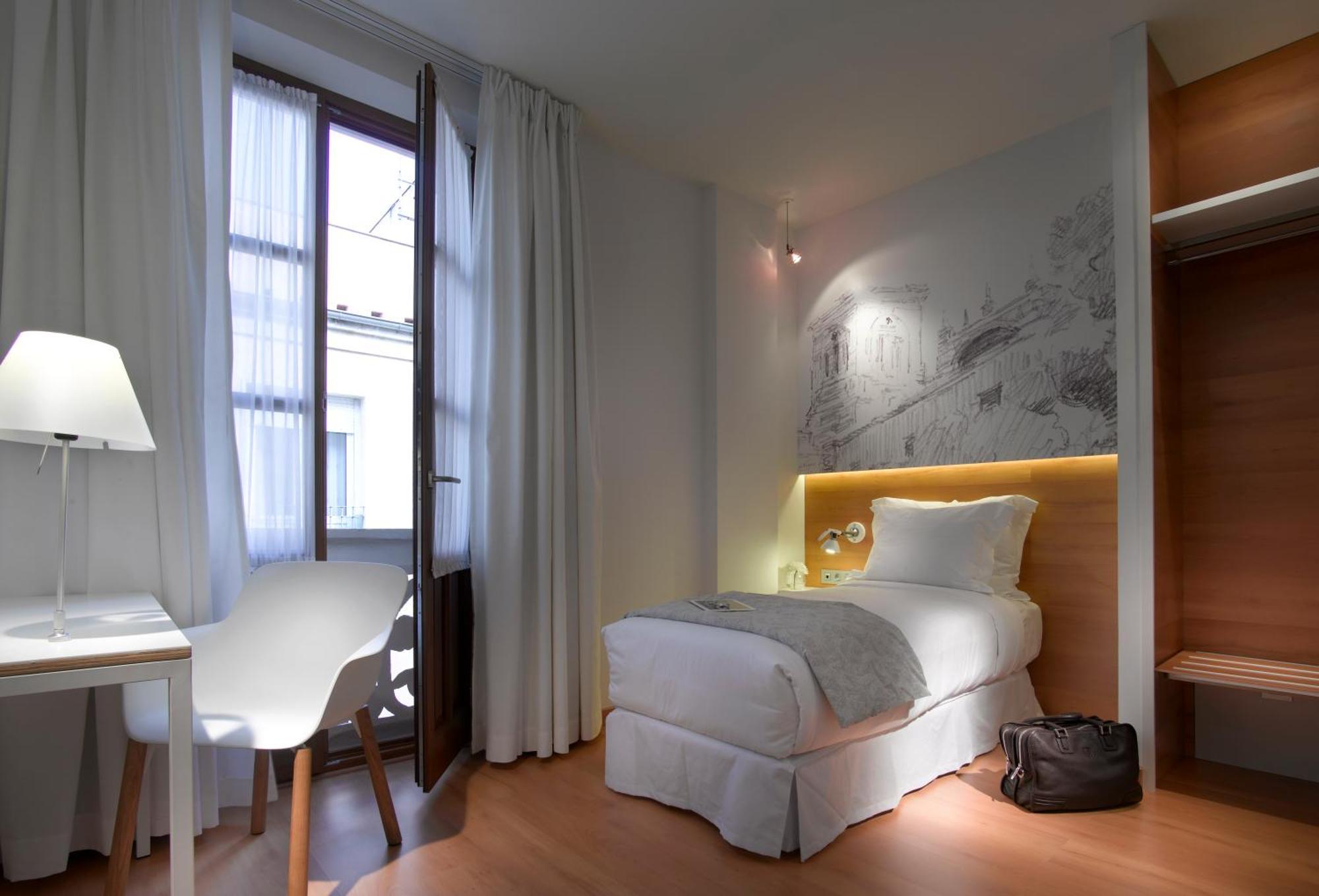 Deluxe Single Room,1214649088:JPEG